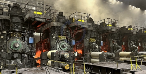 hot strip mill during rolling campaign with strip stock and work roll operation