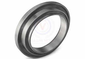 labyrinth ring sealing system for roll assemblies